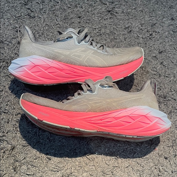 Asics novablast 4 - Picture 1 of 8